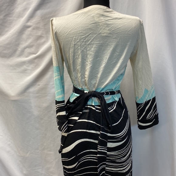 Diane VonFurstenberg wrap dress - Picture 4 of 6